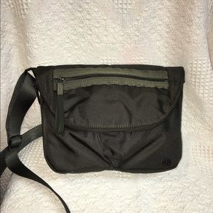 😎 Ssle Lululemon Dark Olive Festival Bag